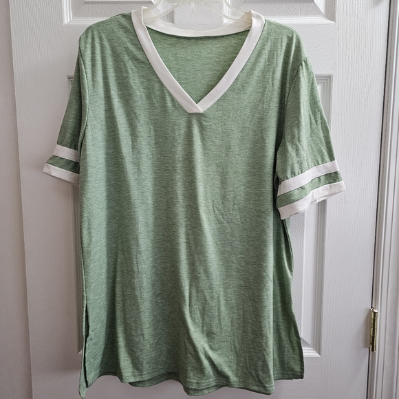 unbranded Tops - 4/$20 Green V-Neck T-Shirt with White Trim Size XL